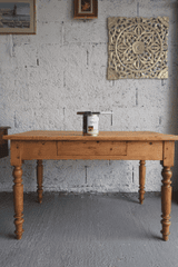 Comment rénover une table ? La petite-fille de l’Ebéniste et Colibri vous guident !